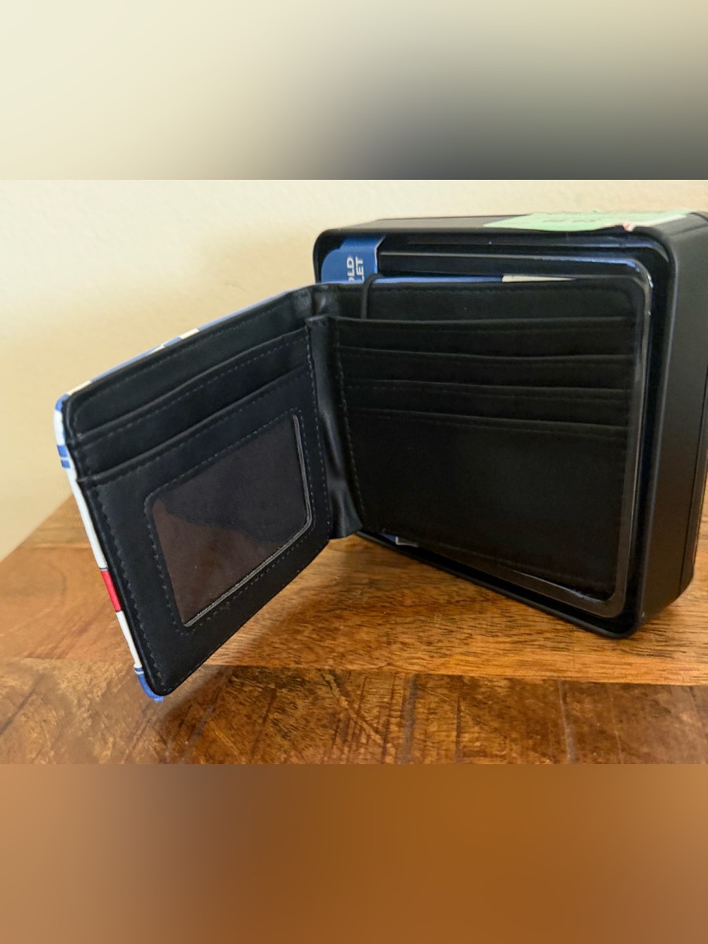 Sonic the Hedgehog Bi-Fold Wallet - NWT - Picture 7 of 7
